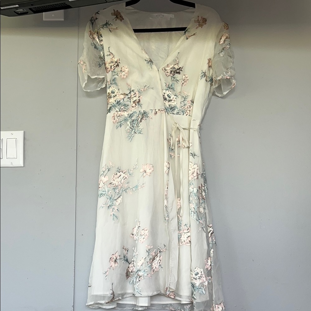 ASTR the Label Silk Blend Floral Wrap Dress